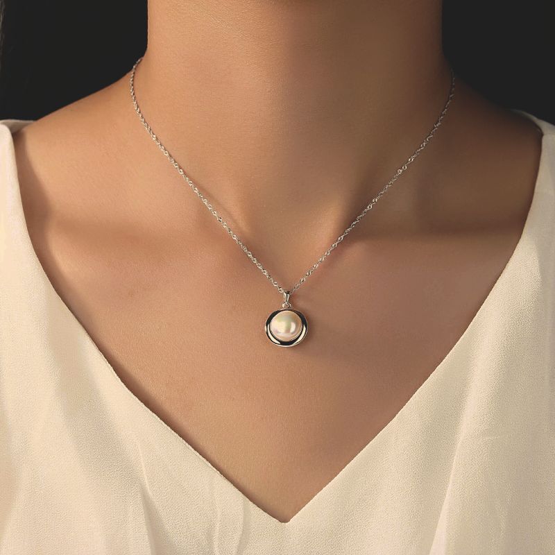 Silver Pendant with Pearl Necklace pearl necklaces