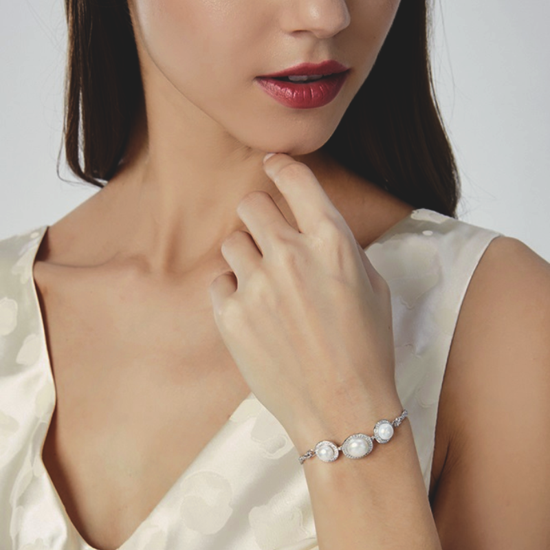 Silver and Fresh Water Pearl Bracelet woman posing for a picture wearing S925 Sterling Silver Natural Pearl Bracelet