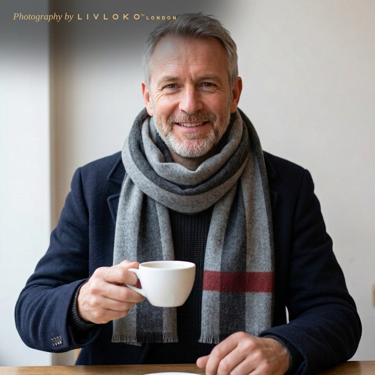 Man wearing the Livloko London men's grey and red striped wool scarf in a London coffee shop