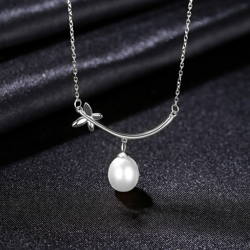a beautiful unique designed S925 Sterling Silver Natural Pearl Necklace