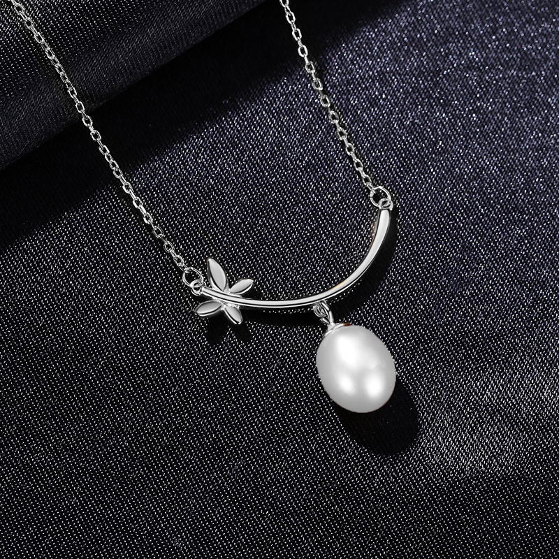 a beautiful unique designed S925 Sterling Silver Natural Pearl Necklace